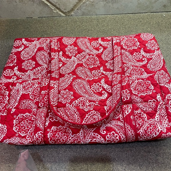 🆕 Vera Bradley Black/White Bandana “Vera” Tote Bag - Picture 3 of 6